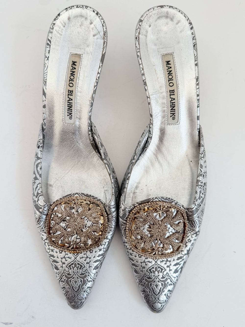 Manolo Blahnik Silver Metallic Brocade Jacquard Beaded Medallion mules heels 39 - Picture 3 of 8